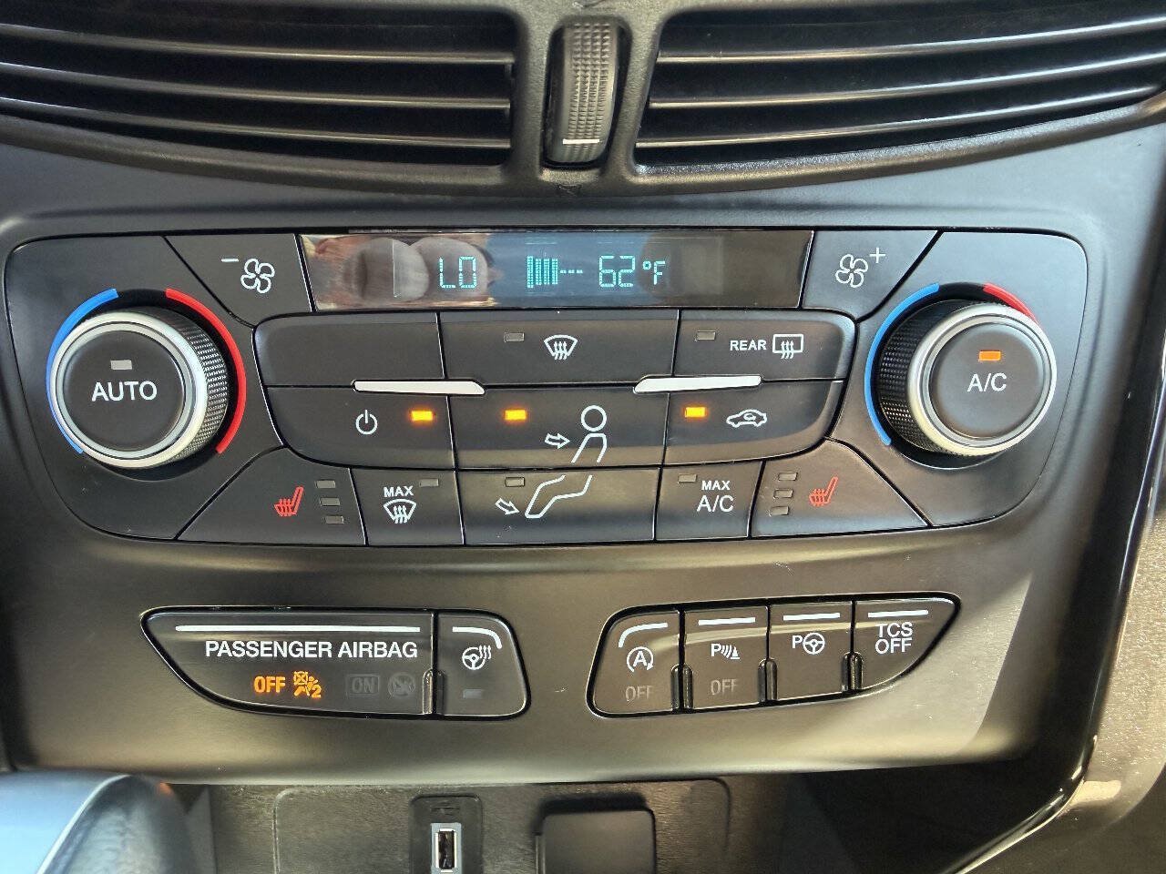 Used 2019 Ford Escape Titanium AWD/4WD image 23