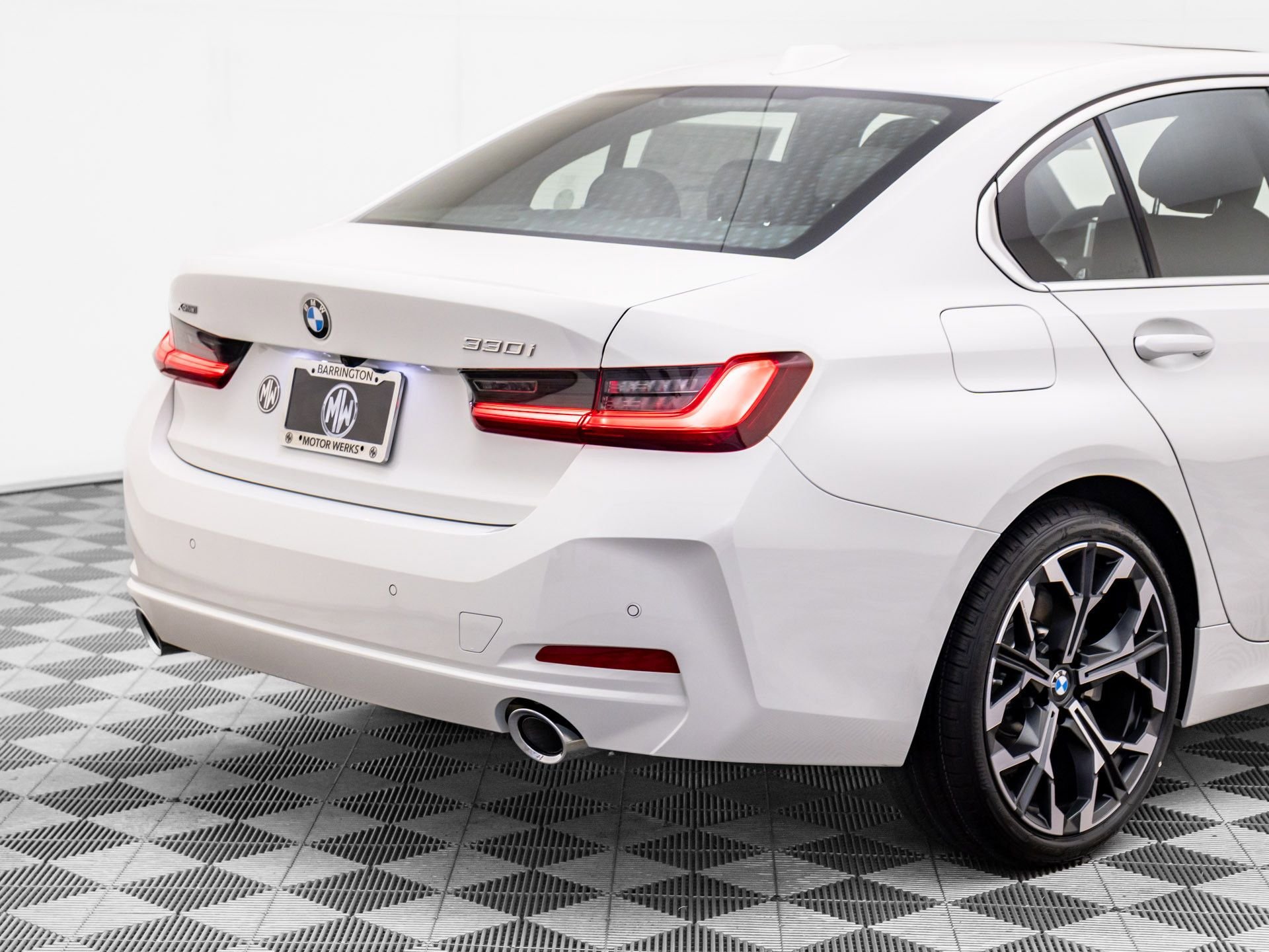 New 2026 BMW 330i xDrive Sedan w/ Convenience Package AWD/4WD image 31