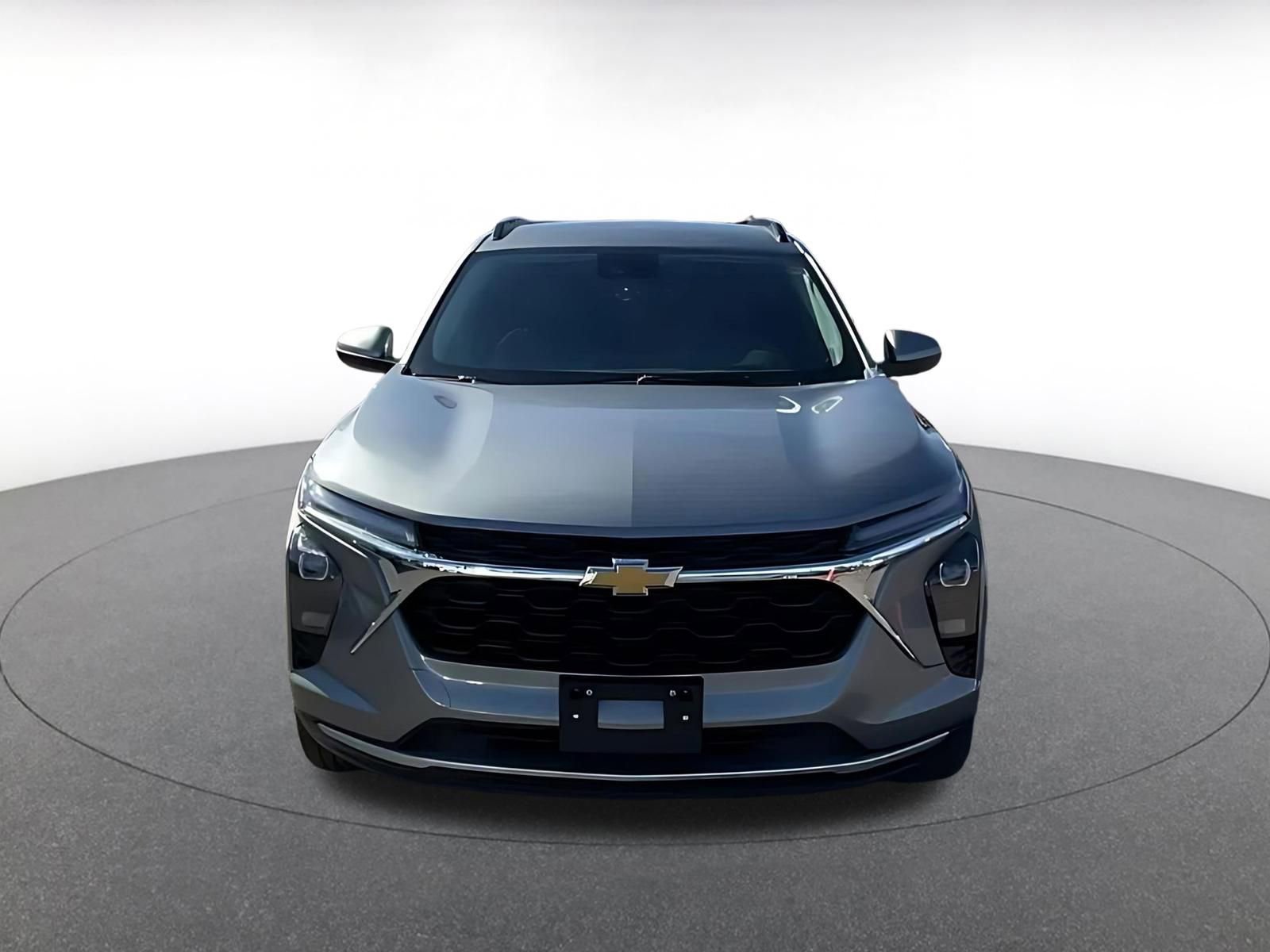 Used 2025 Chevrolet Trax LT w/ LT Convenience Package FWD image 4
