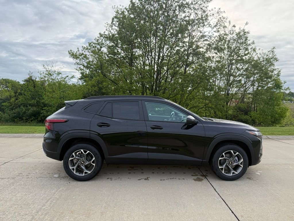 New 2026 Chevrolet Trax LT w/ Driver Confidence Package FWD image 2