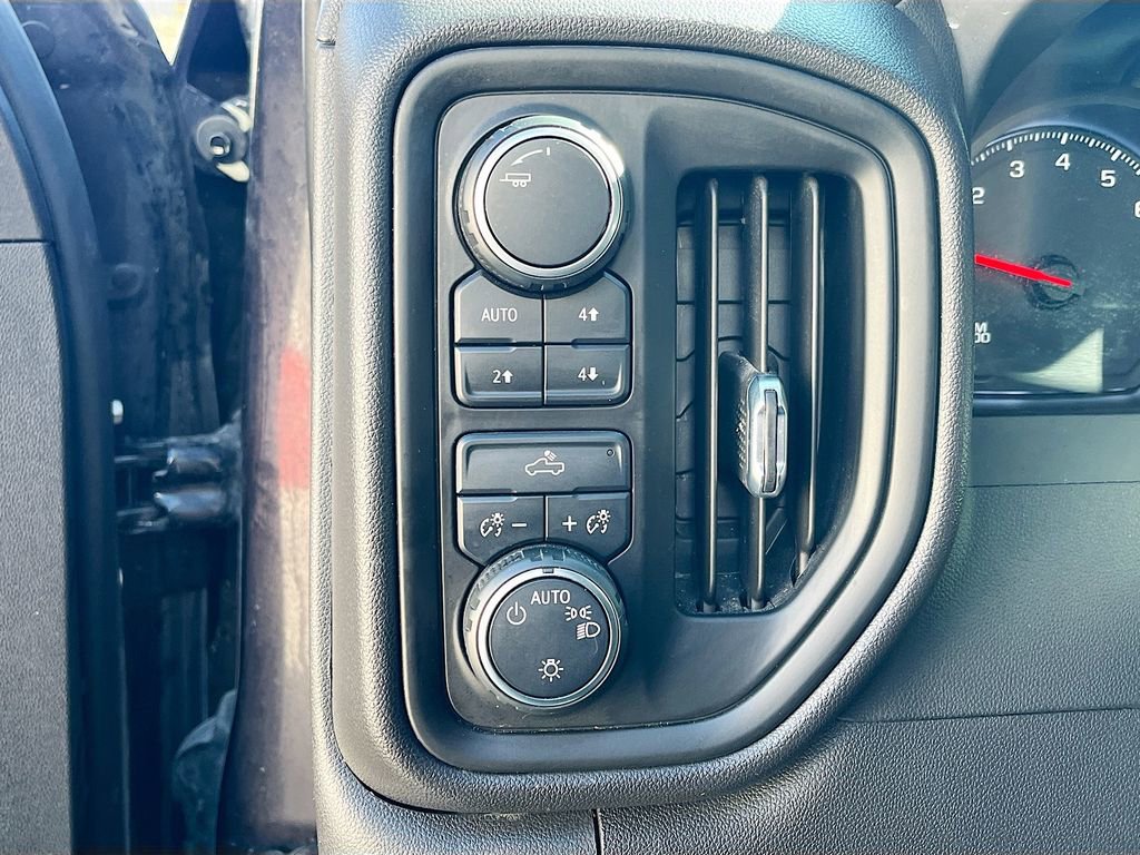 Used 2023 Chevrolet Silverado 1500 Custom Trail Boss w/ LPO, Dark Essentials Package image 10