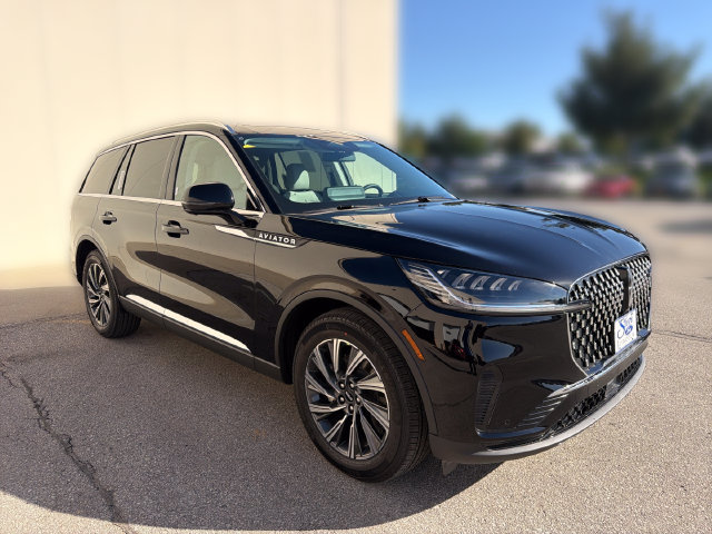 New 2027 Lincoln Aviator AWD image 3