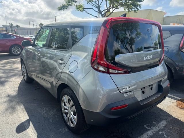 Used 2022 Kia Soul LX image 2