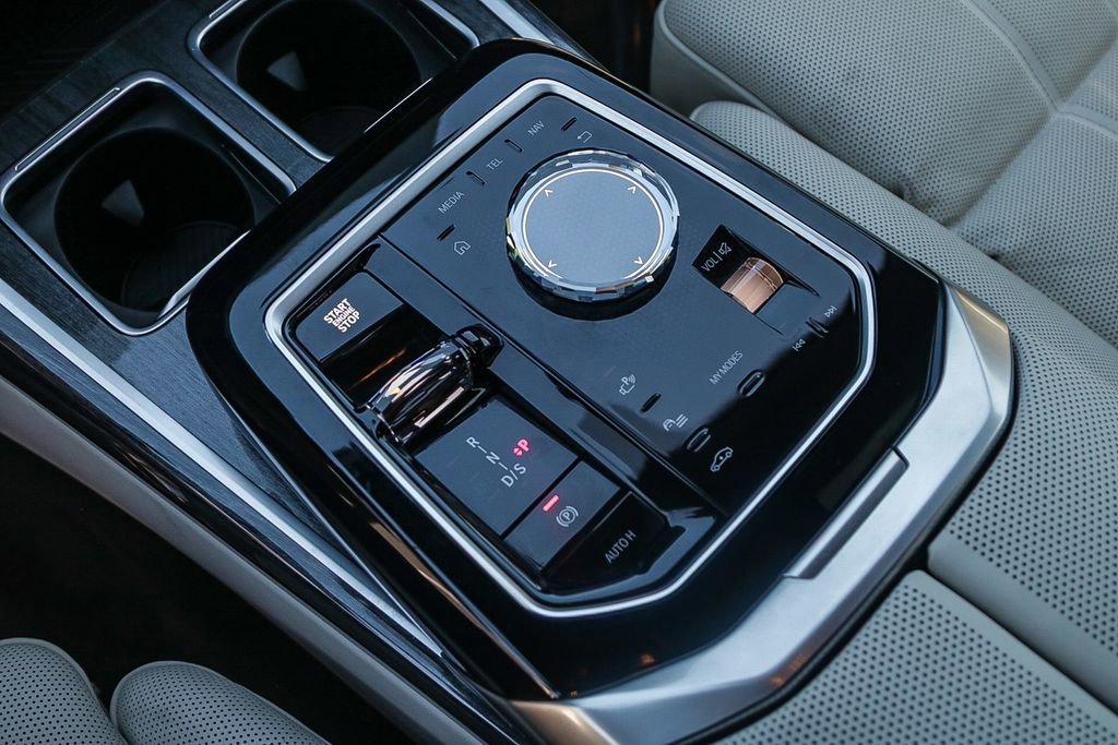 Used 2025 BMW 760i xDrive image 19