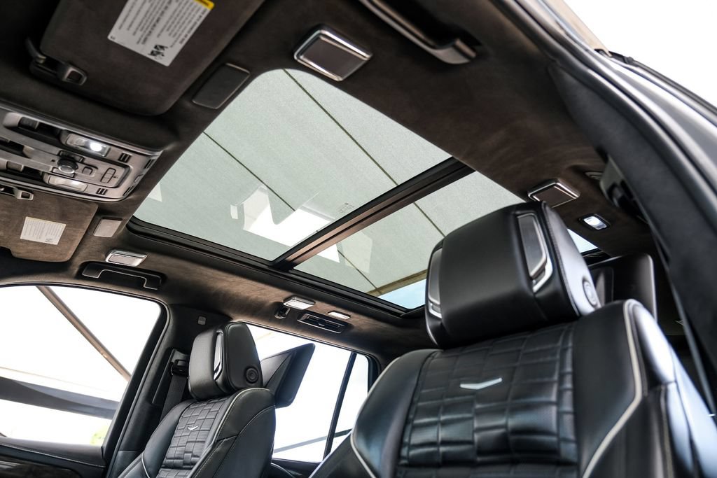 Used 2021 Cadillac Escalade Sport Platinum w/ LPO, ONYX Package AWD/4WD image 4