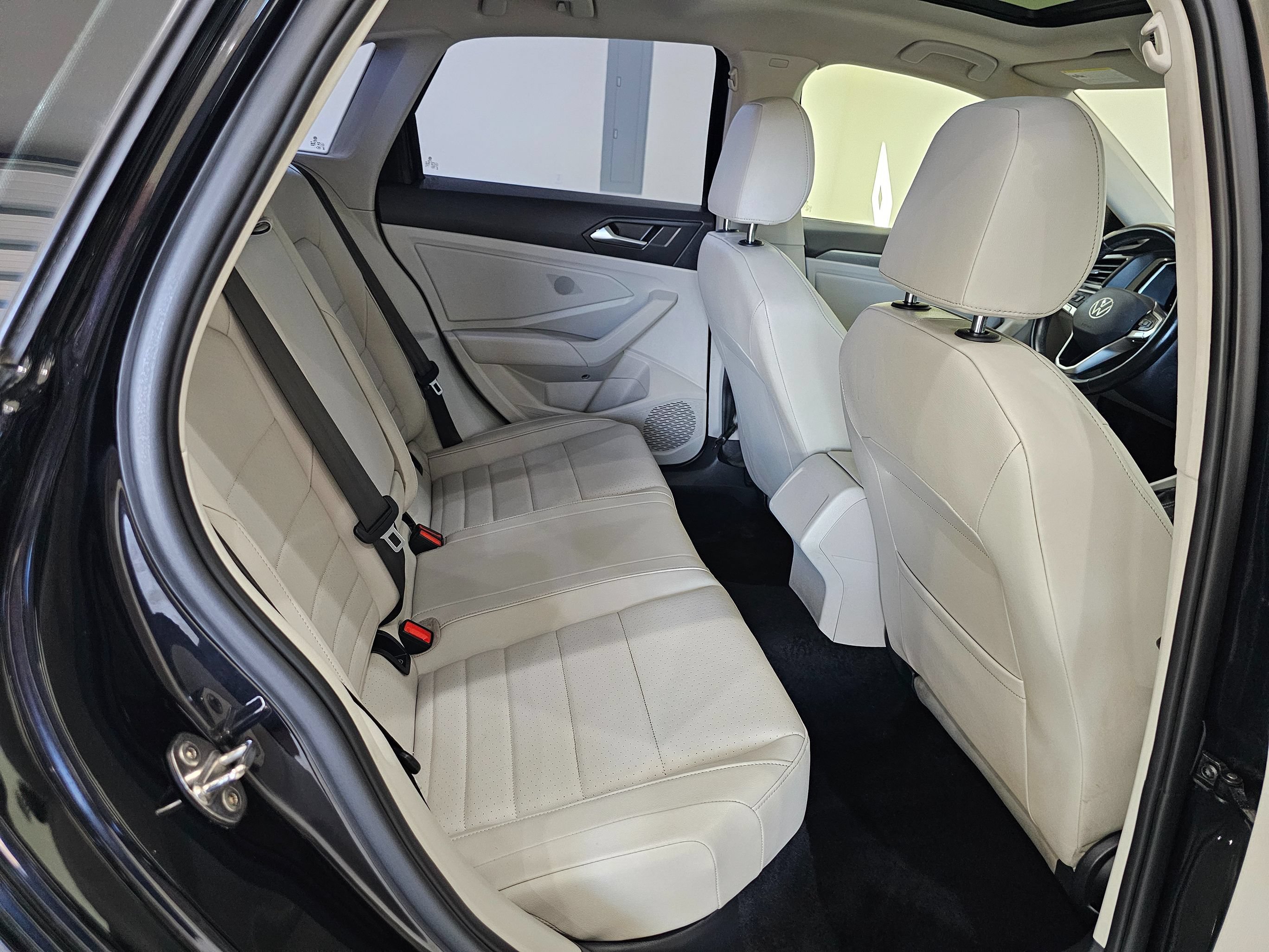 Used 2022 Volkswagen Jetta SE w/ Panoramic Sunroof Package FWD image 29
