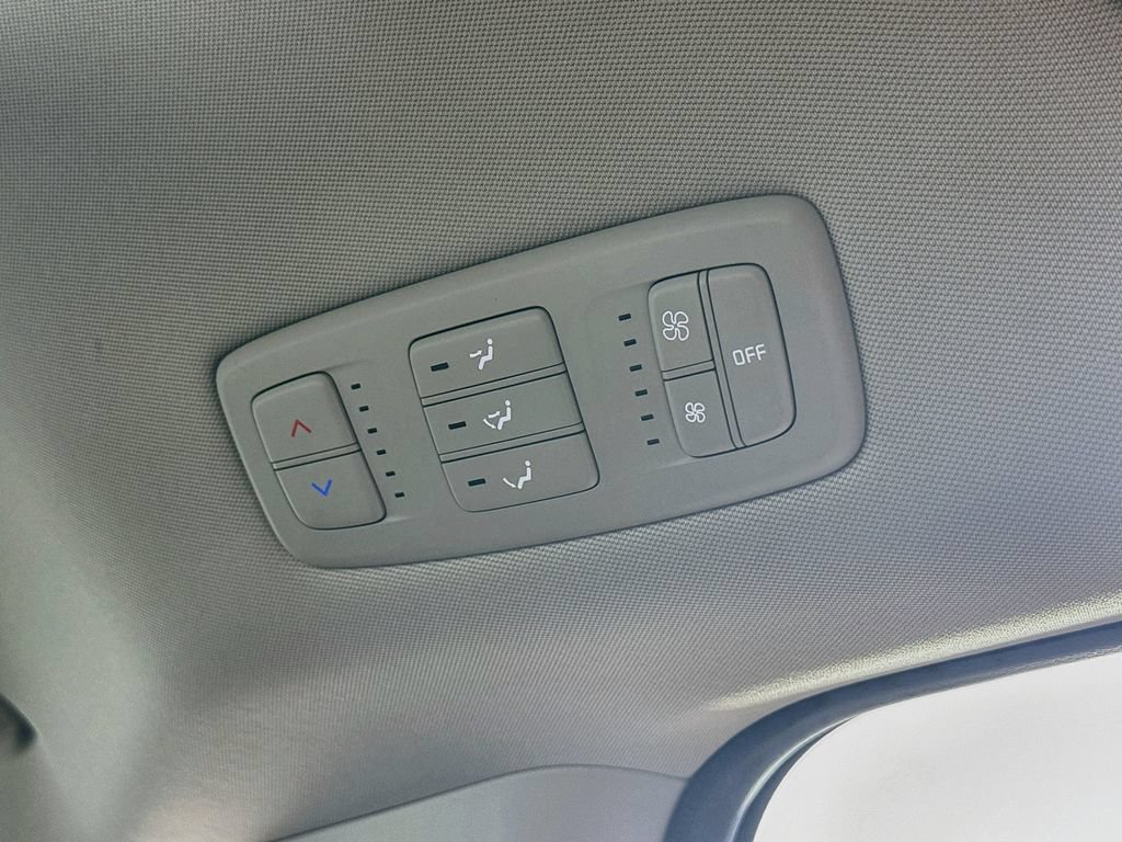 Certified 2024 Kia Carnival LX FWD image 17