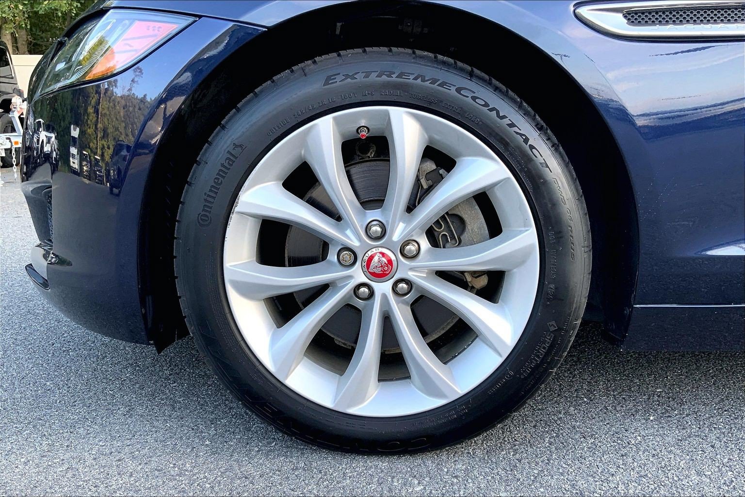 Used 2018 Jaguar XF Premium AWD/4WD image 10