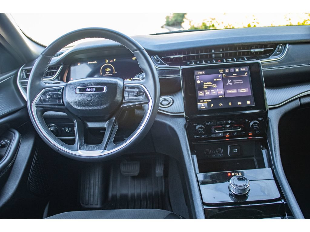 Used 2023 Jeep Grand Cherokee L Laredo AWD/4WD image 27