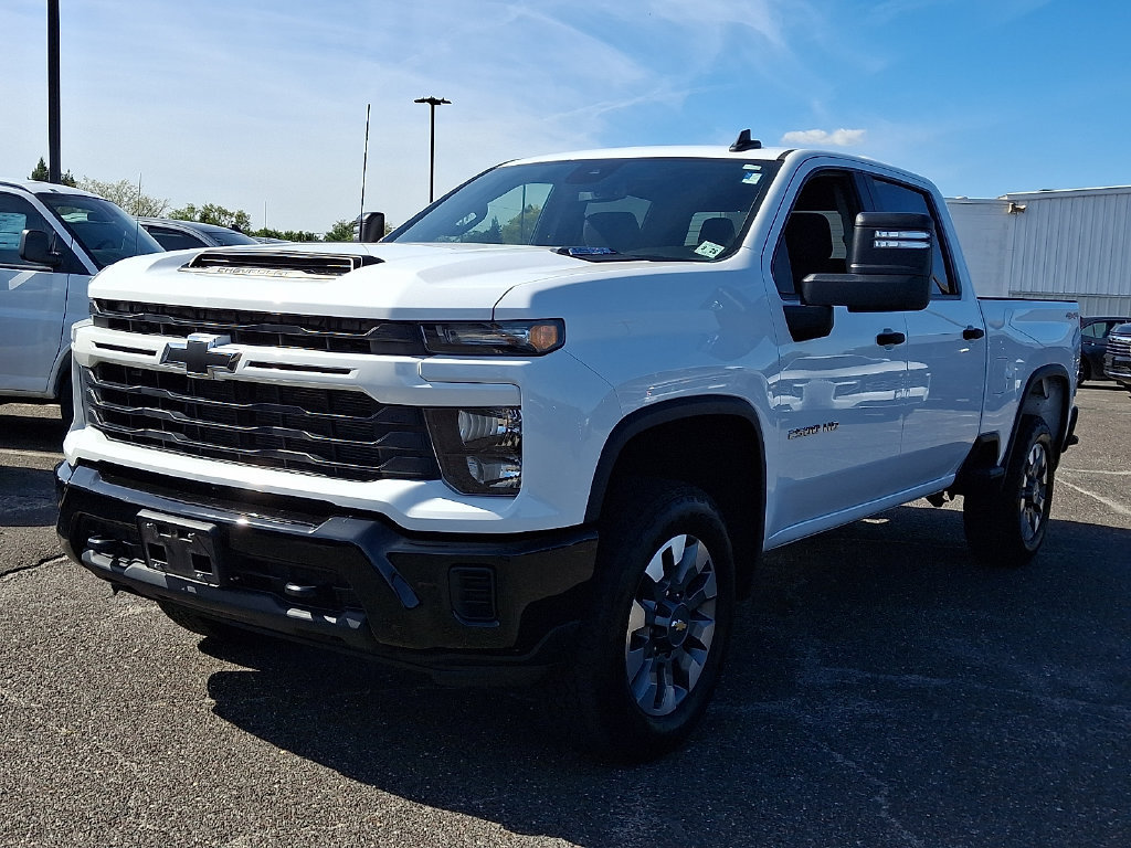 Used 2024 Chevrolet Silverado 2500 Custom w/ Custom Value Package AWD/4WD image 5