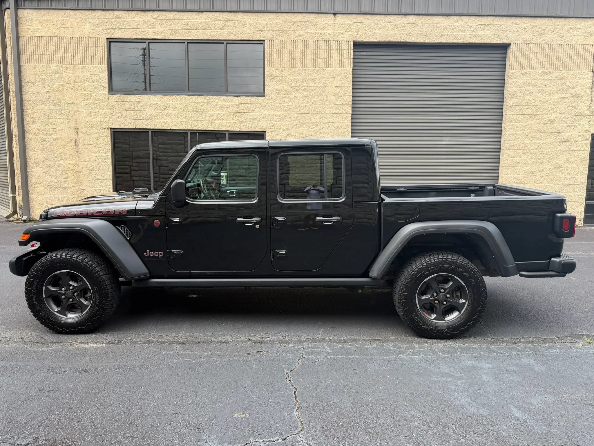 Used 2023 Jeep Gladiator Rubicon w/ Cold Weather Group AWD/4WD image 3