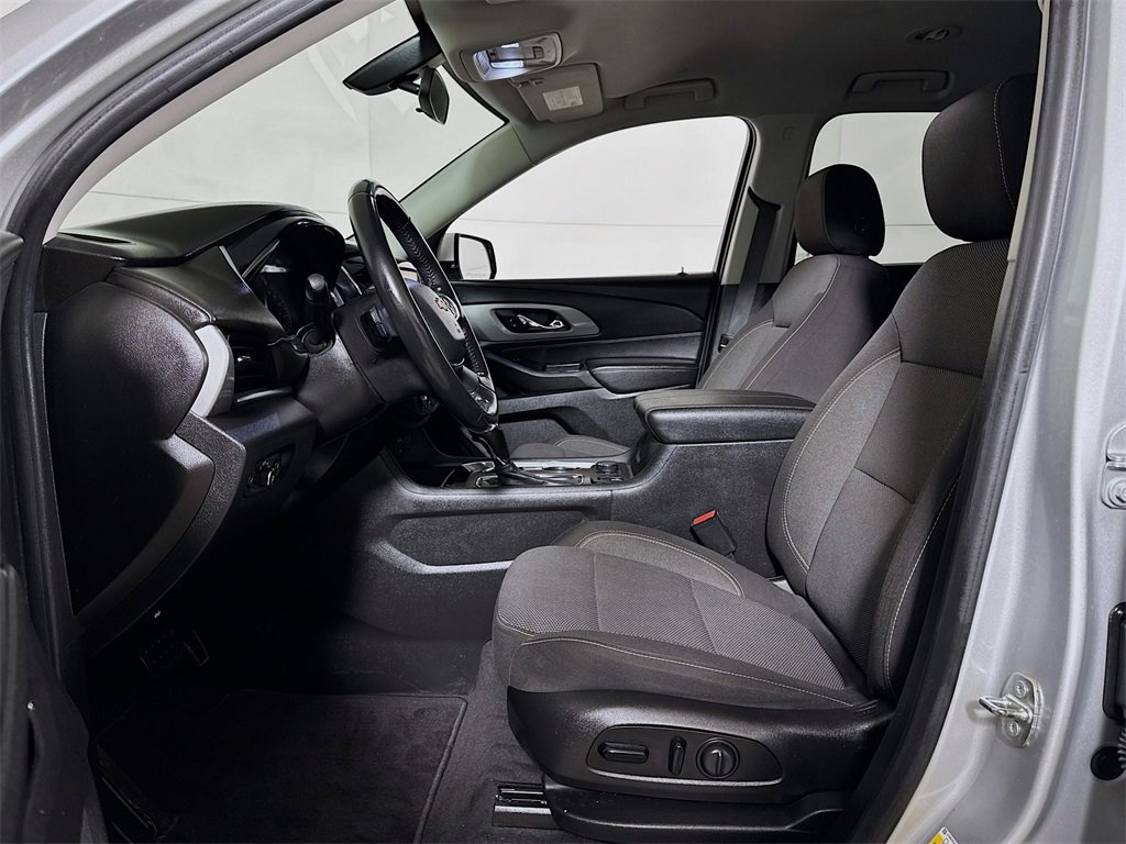 Used 2020 Chevrolet Traverse LT image 18