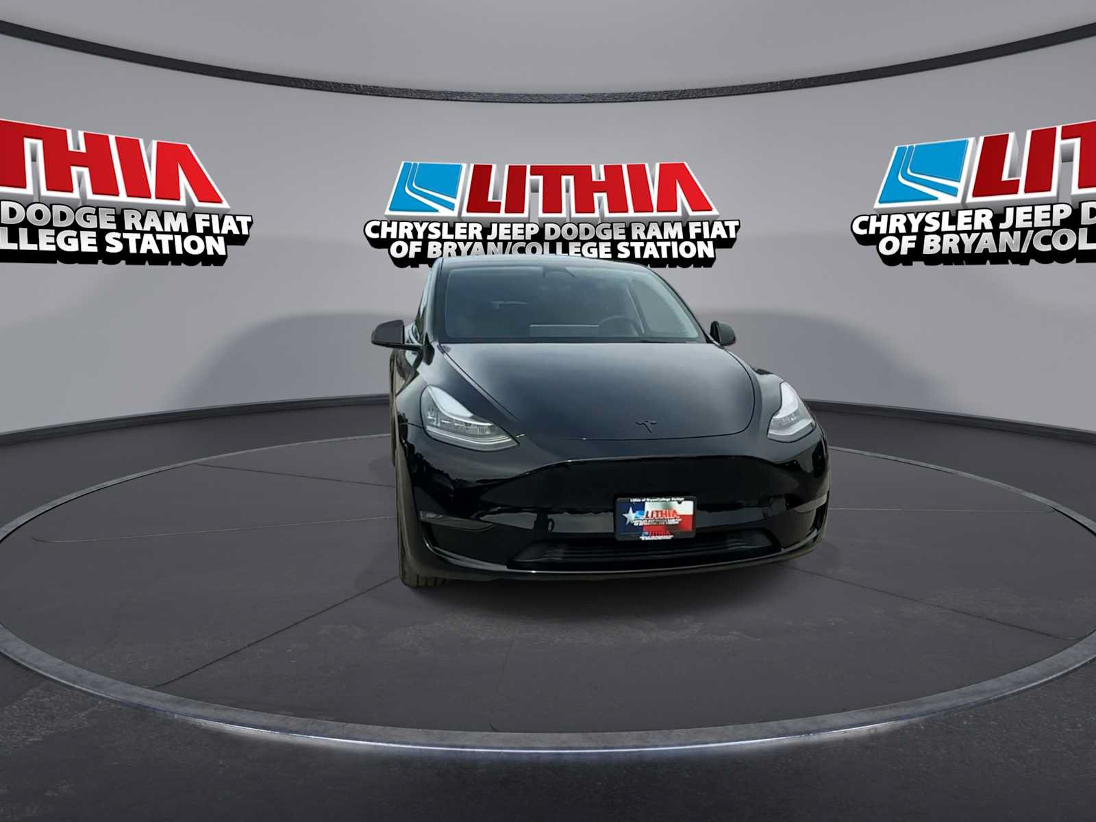 Used 2023 Tesla Model Y Long Range AWD/4WD image 2
