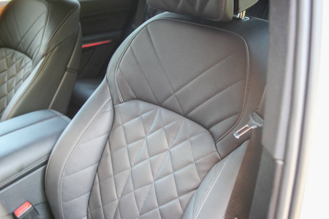 Used 2024 BMW X5 sDrive40i w/ M Sport Package RWD image 28