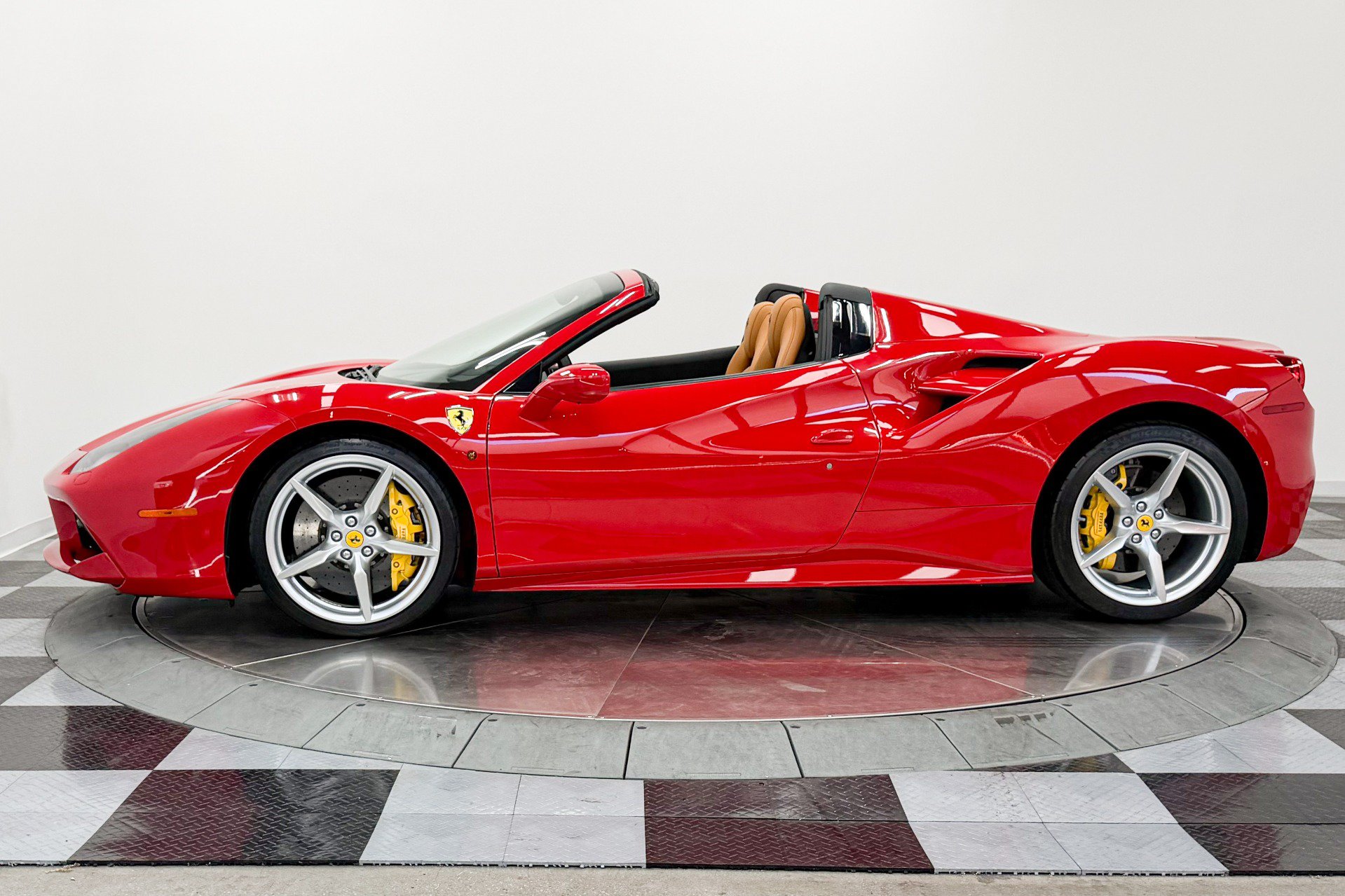Used 2018 Ferrari 488 Spider RWD image 6