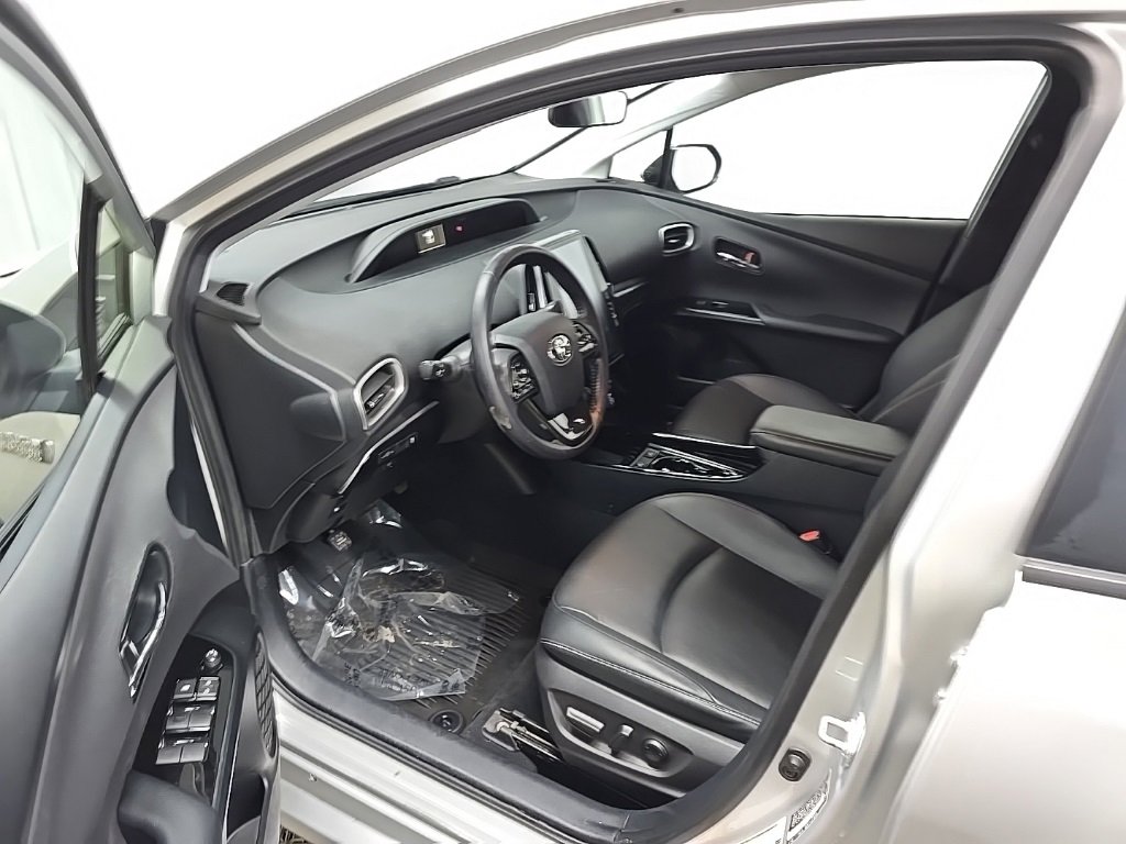 Used 2022 Toyota Prius Prime XLE image 28