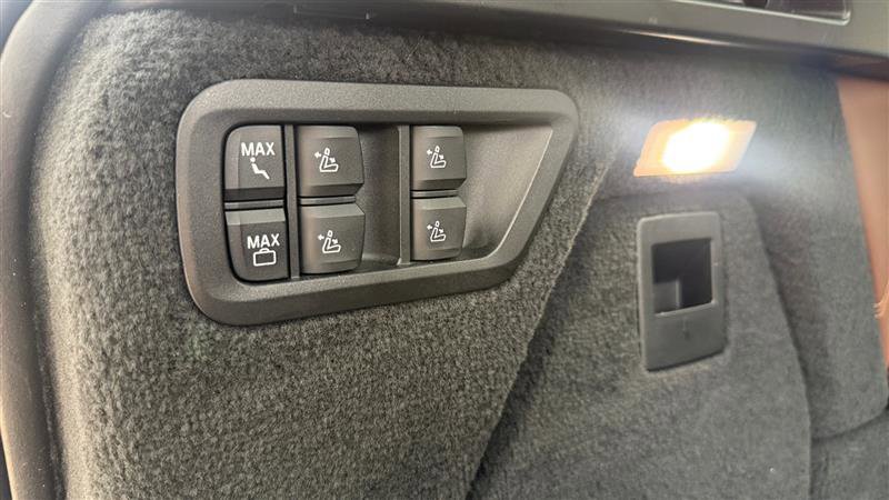 Used 2023 BMW X7 xDrive40i w/ Premium Package AWD/4WD image 49