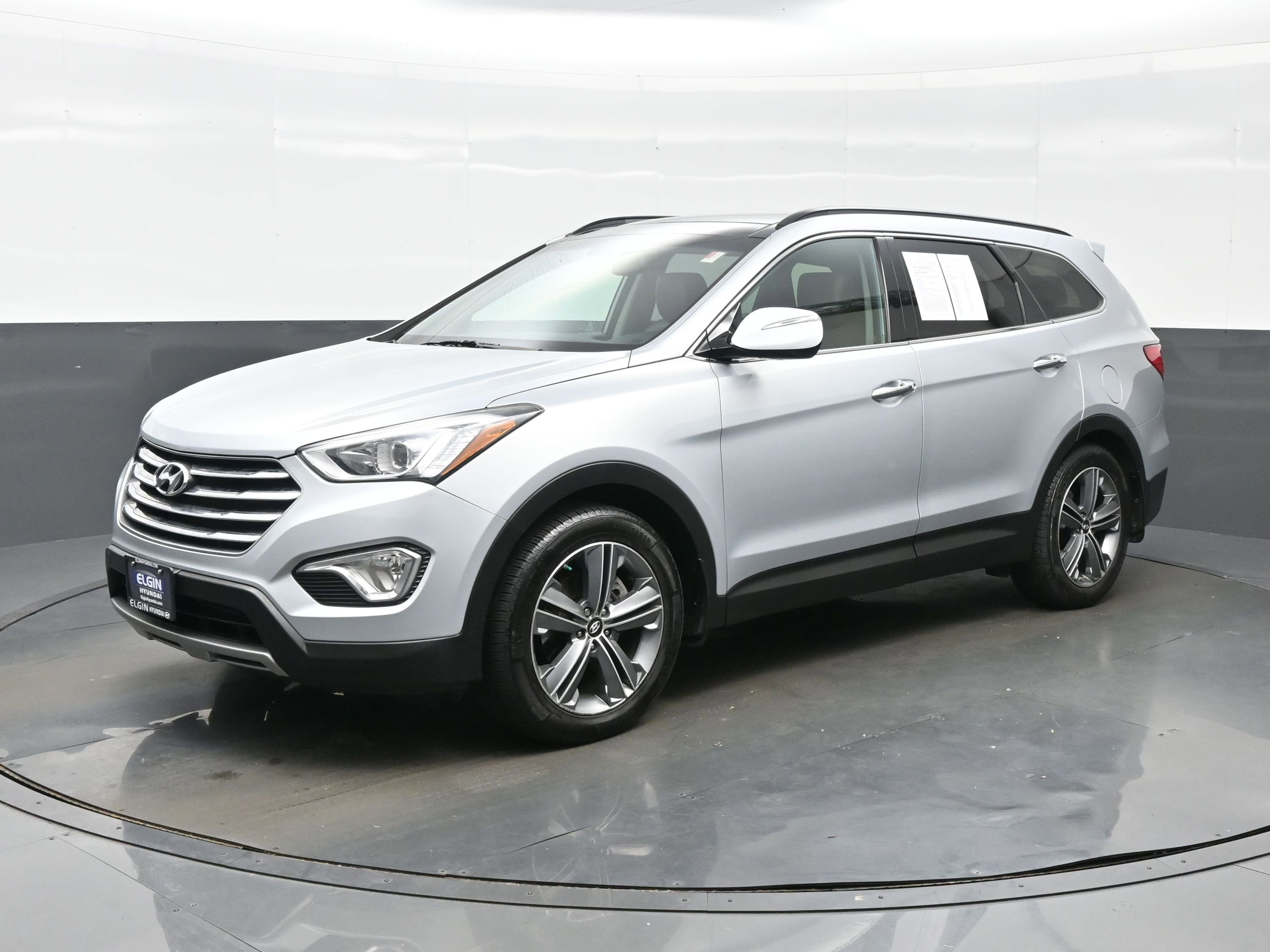 Used 2016 Hyundai Santa Fe SE w/ Option Group 03 FWD image 2