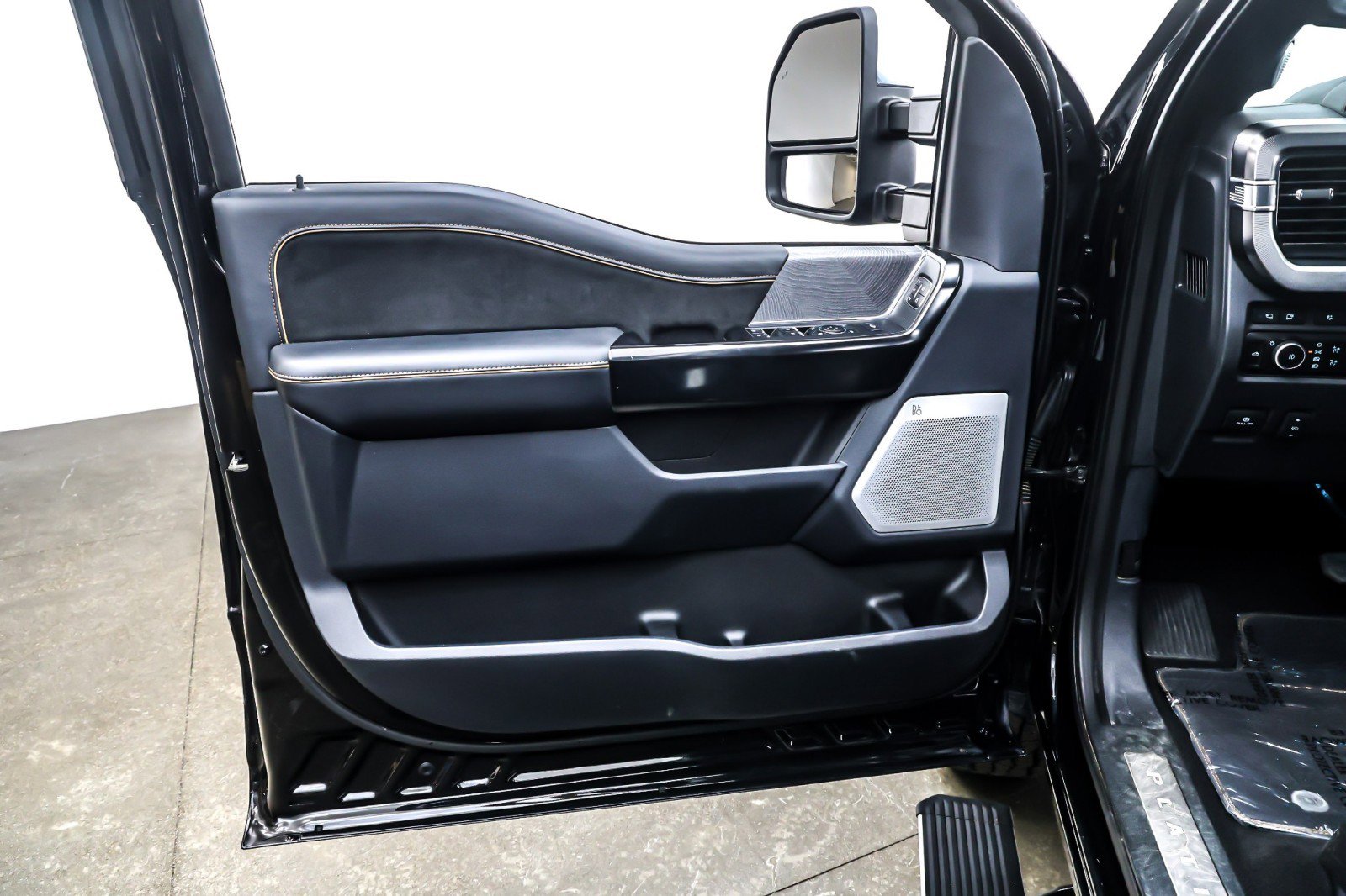 Used 2023 Ford F250 Platinum image 22