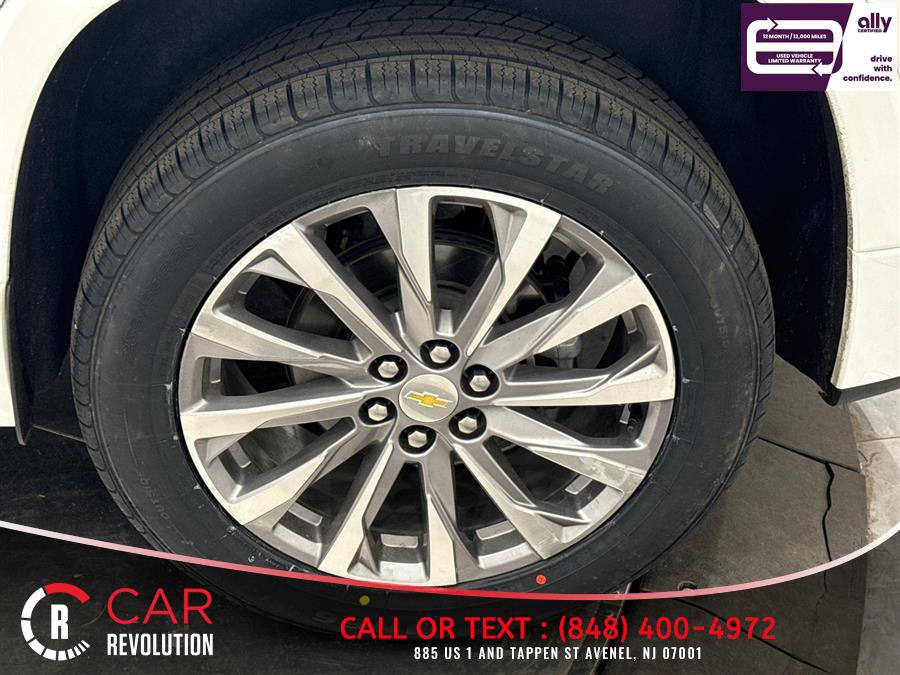 Used 2023 Chevrolet Traverse Premier FWD image 55