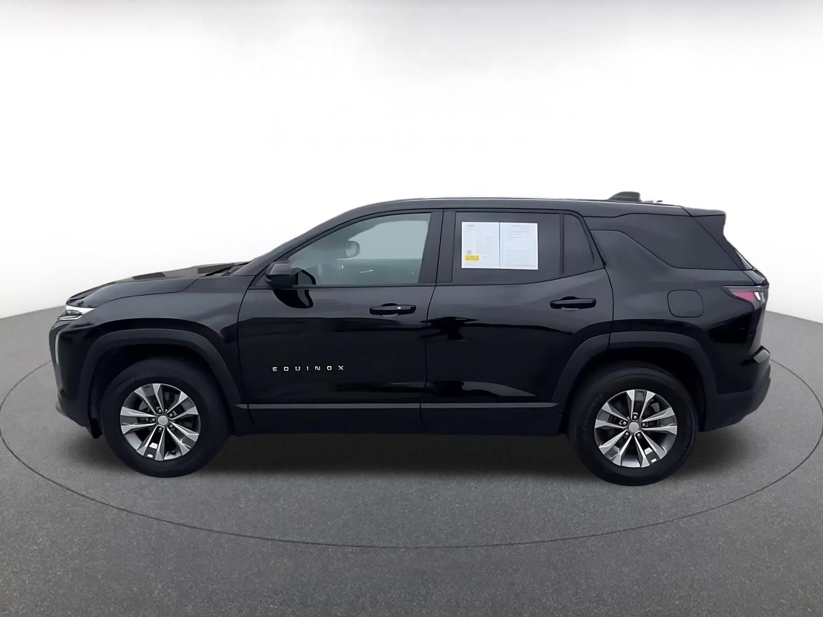 Used 2025 Chevrolet Equinox LT FWD image 9