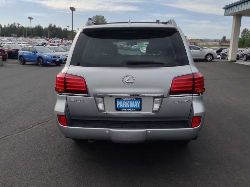 Used 2009 Lexus LX 570 4WD w/ Preferred Accessory Pkg image 4
