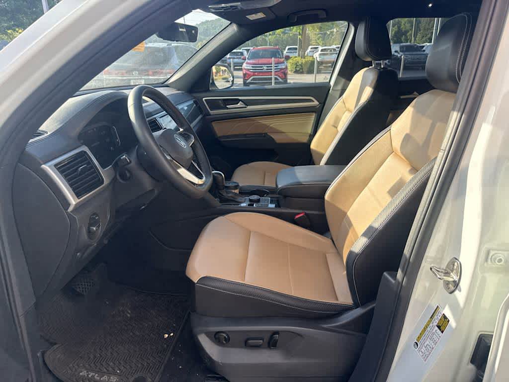 Used 2022 Volkswagen Atlas Cross Sport SE AWD/4WD image 16