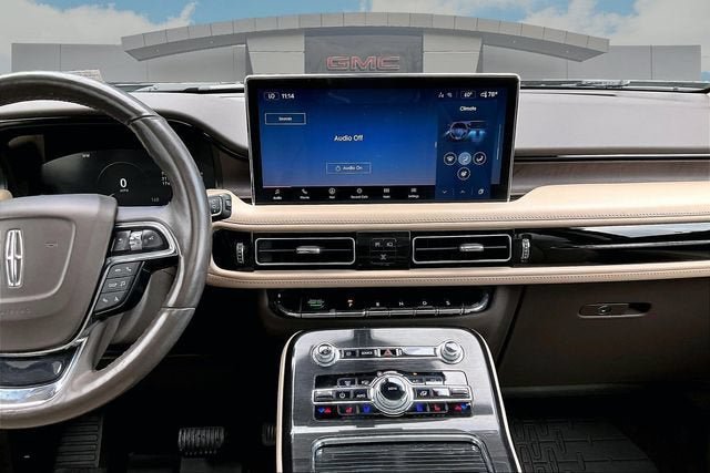 Used 2023 Lincoln Nautilus Reserve AWD/4WD image 6