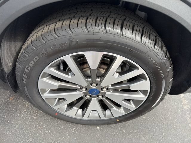 Used 2022 Ford Escape Titanium FWD image 25