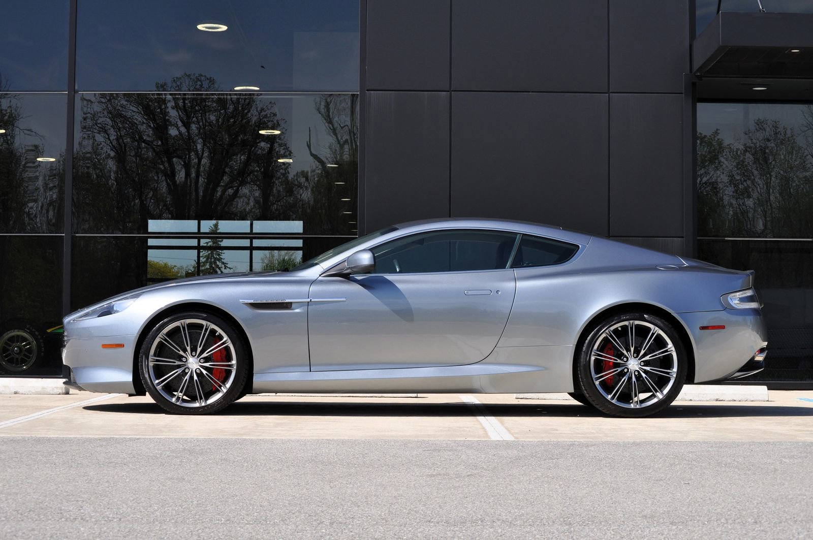 Used 2012 Aston Martin Virage Coupe RWD image 4