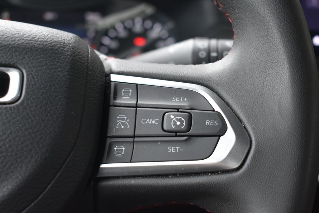 Used 2025 Jeep Compass Trailhawk AWD/4WD image 16