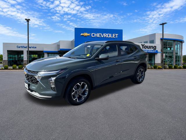 Used 2025 Chevrolet Trax LT FWD image 3