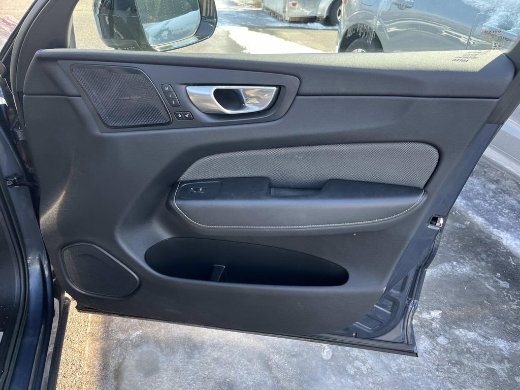 Used 2022 Volvo XC60 B5 R-Design w/ Climate Package image 22