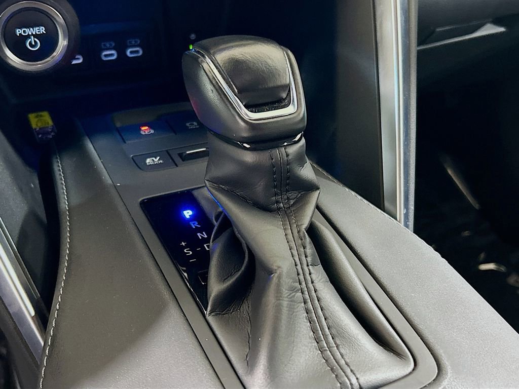 Used 2024 Toyota Venza LE AWD/4WD image 14
