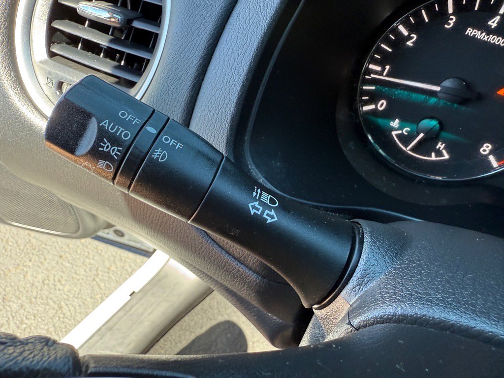 Used 2016 Nissan Pathfinder SV image 32