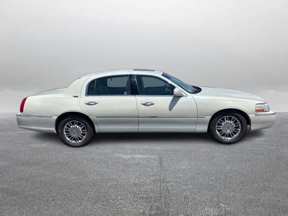 Used 2006 Lincoln Town Car Signature Limited RWD image 6