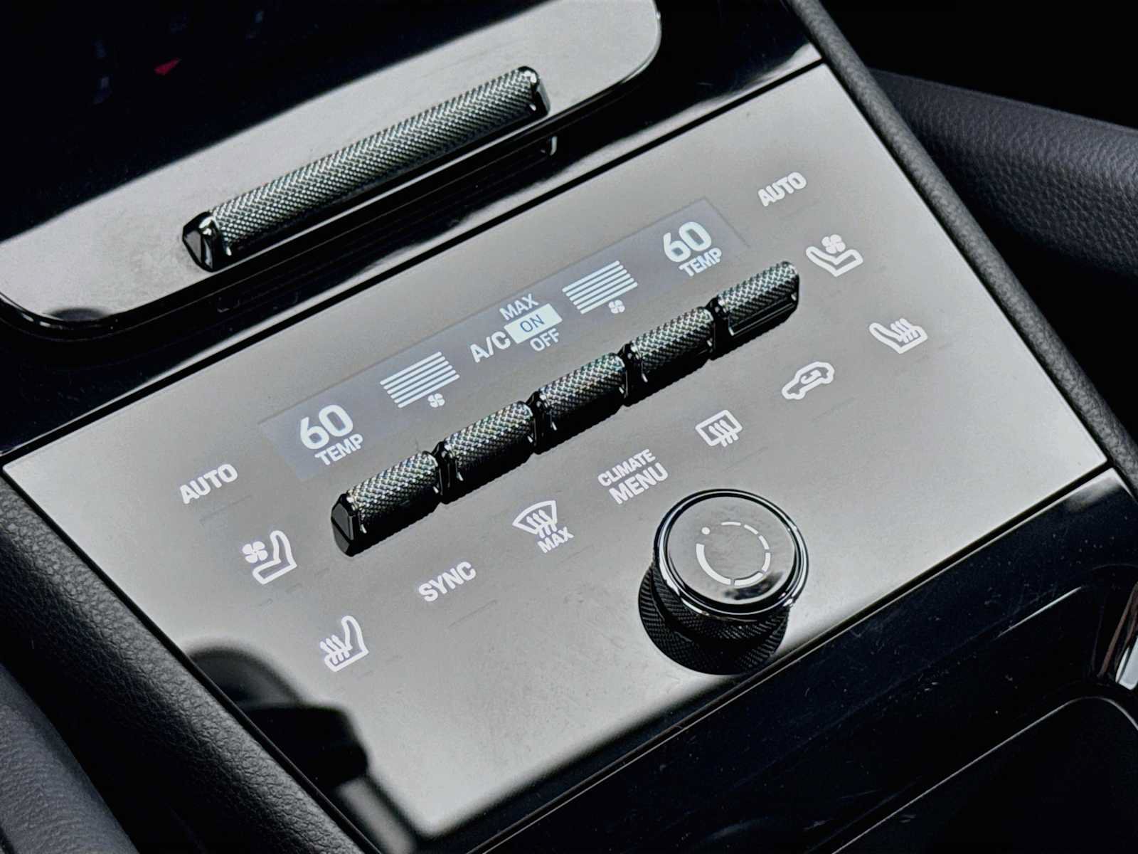 Certified 2025 Porsche Cayenne AWD/4WD image 21