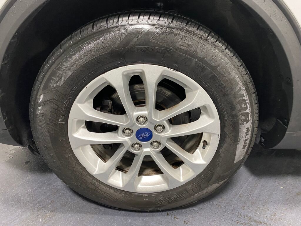 Used 2020 Ford Escape SE image 5