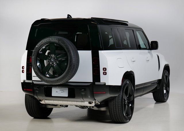 New 2025 Land Rover Defender 110 X-Dynamic SE image 2