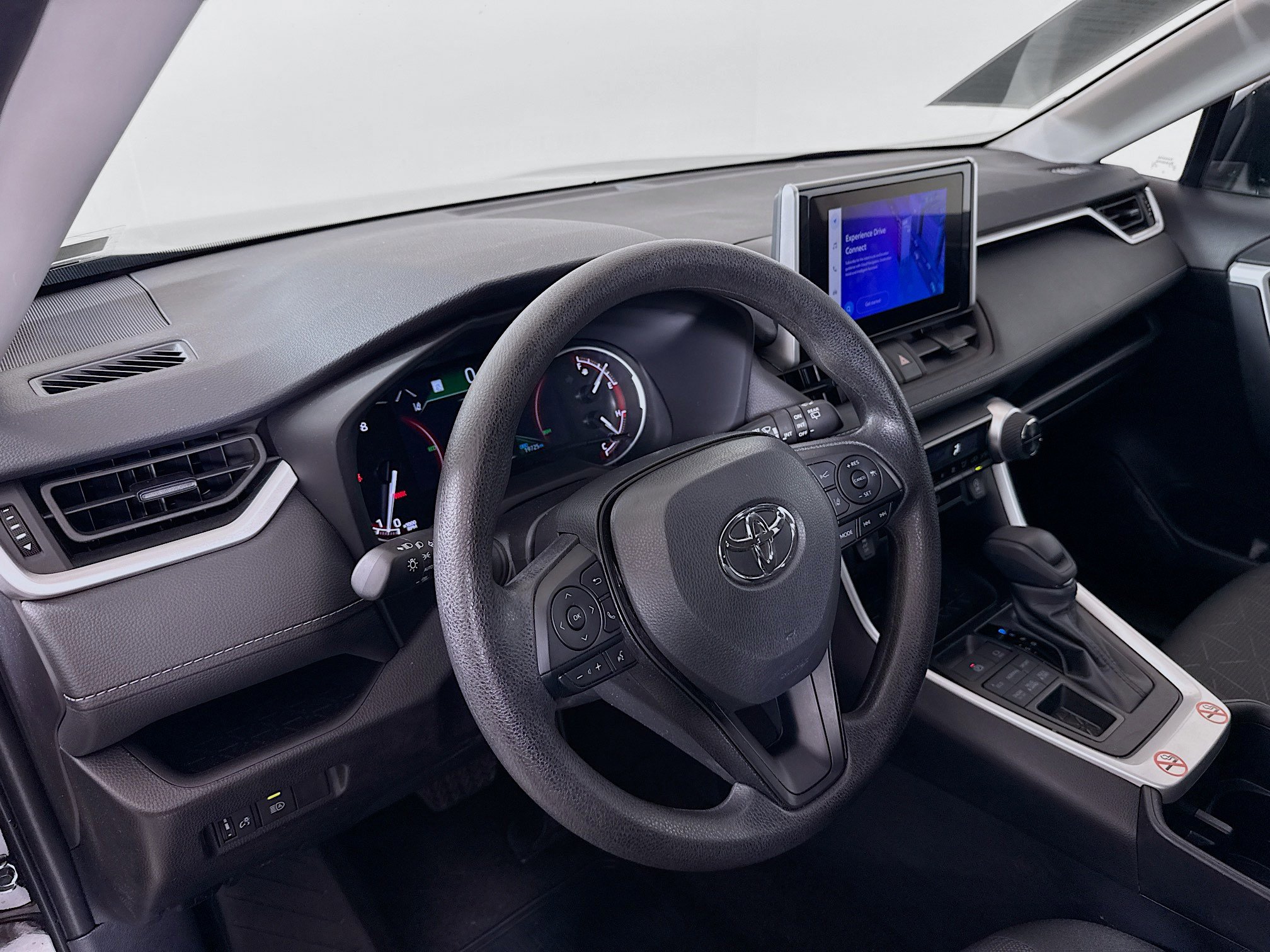 Used 2025 Toyota RAV4 XLE image 9