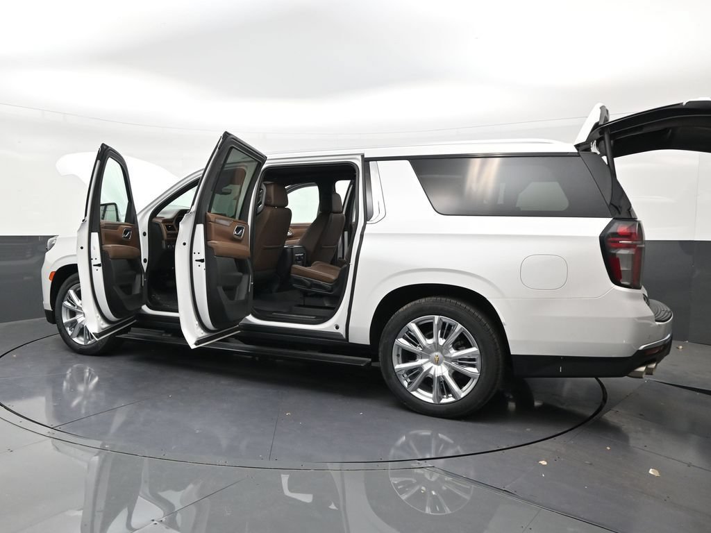 Used 2023 Chevrolet Suburban High Country RWD image 31