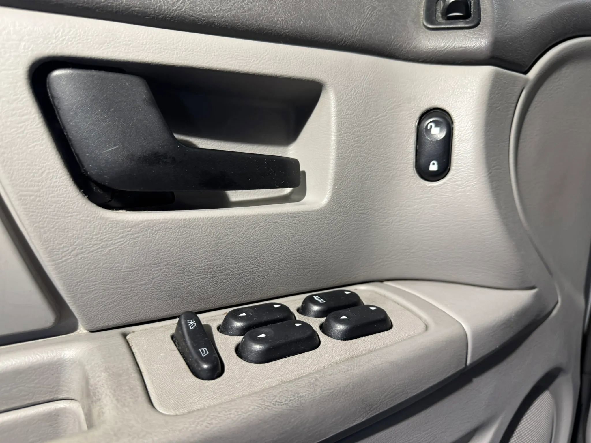 Used 2007 Ford Taurus SE FWD image 8