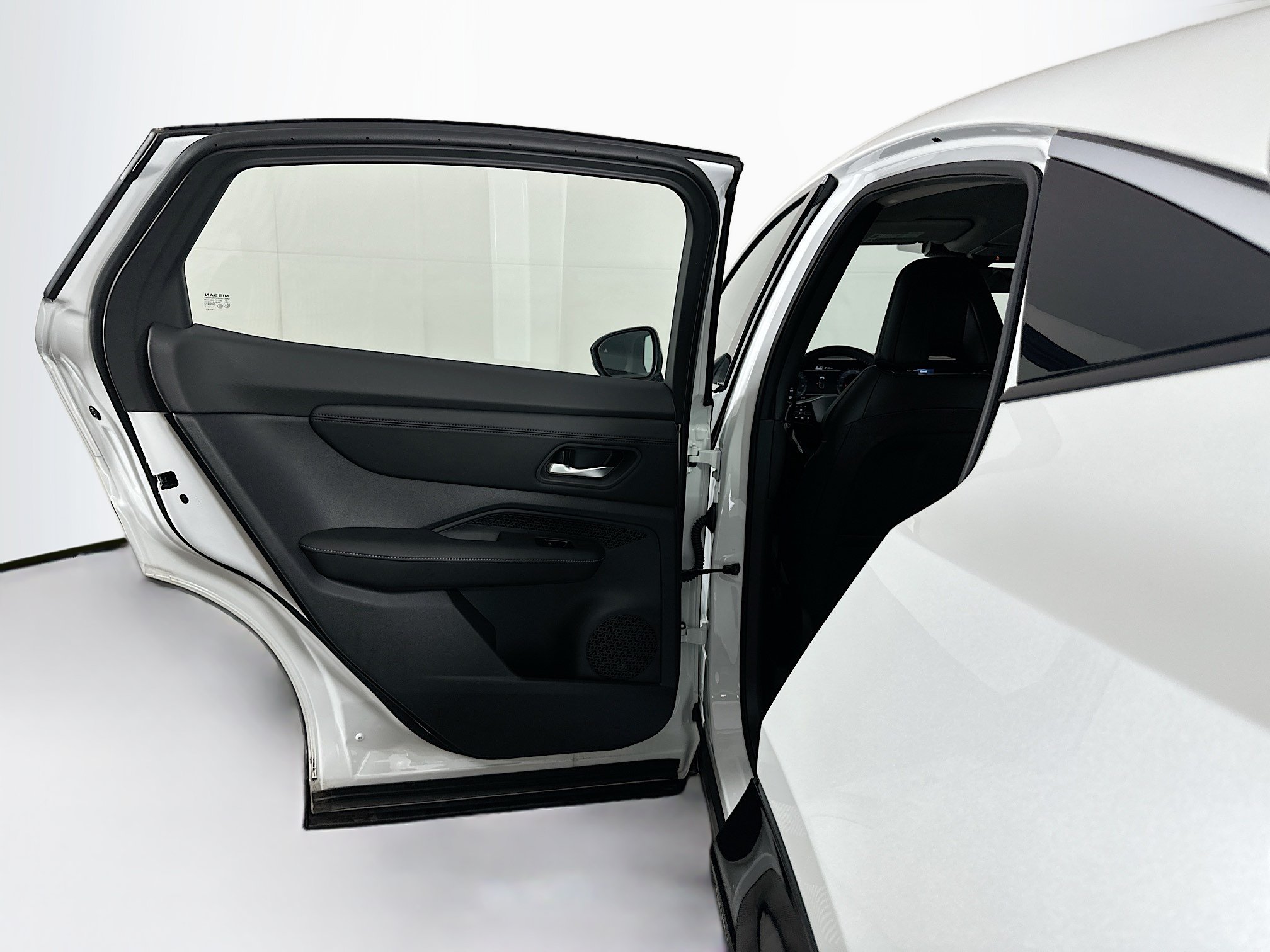 Used 2024 Nissan Ariya FWD image 27