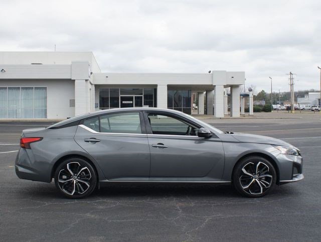 Used 2025 Nissan Altima 2.5 SR image 19