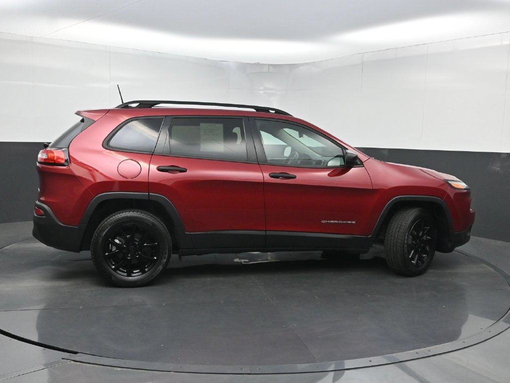 Used 2017 Jeep Cherokee Sport FWD image 38