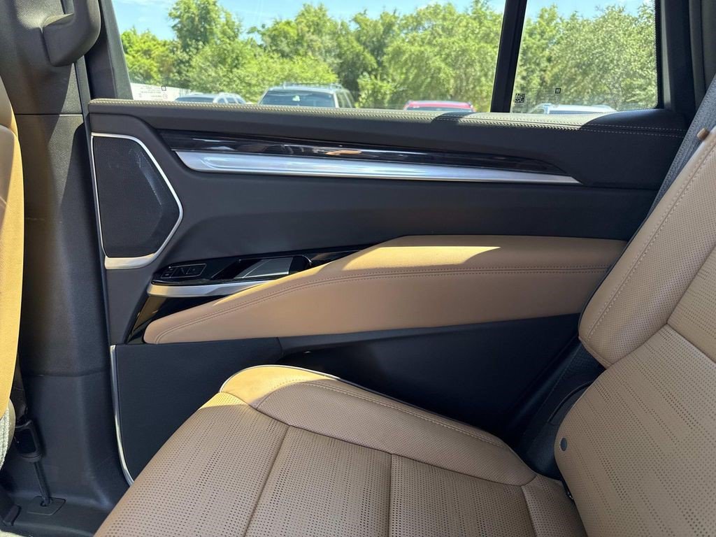 Certified 2025 Cadillac Escalade Premium Luxury w/ Touring Package AWD/4WD image 21
