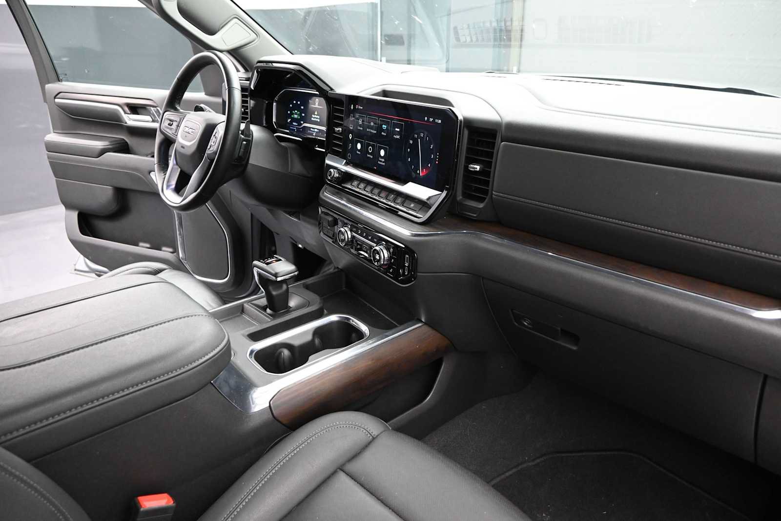 Used 2024 GMC Sierra 1500 SLT w/ SLT Premium Plus Package AWD/4WD image 30