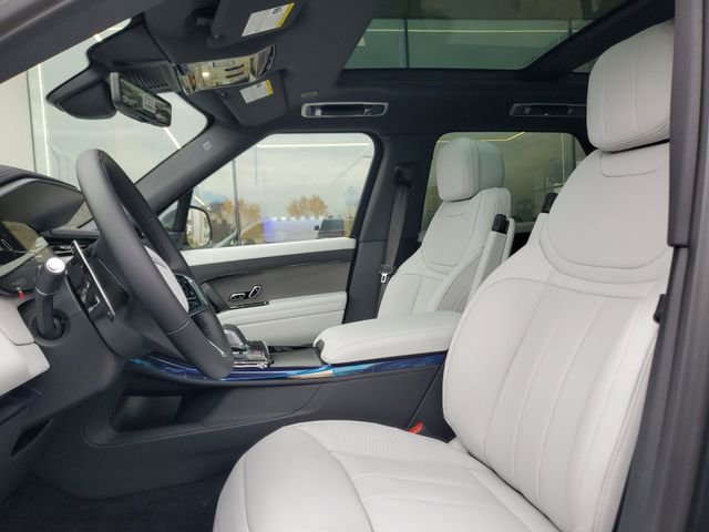Used 2025 Land Rover Range Rover Sport SE image 18