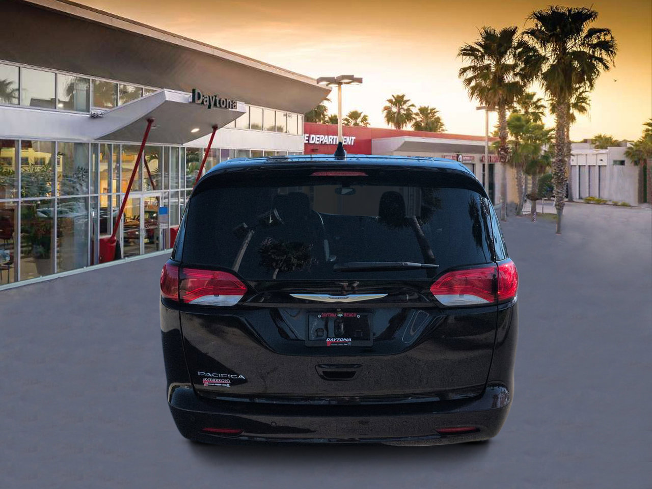 Used 2017 Chrysler Pacifica LX FWD image 4