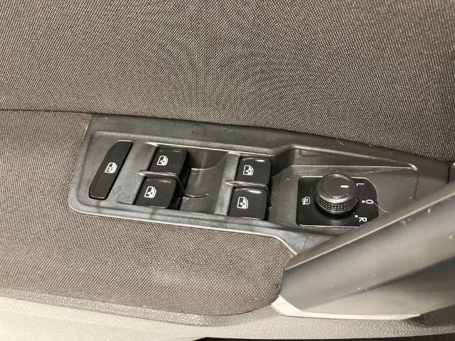 Used 2018 Volkswagen Tiguan S FWD image 26